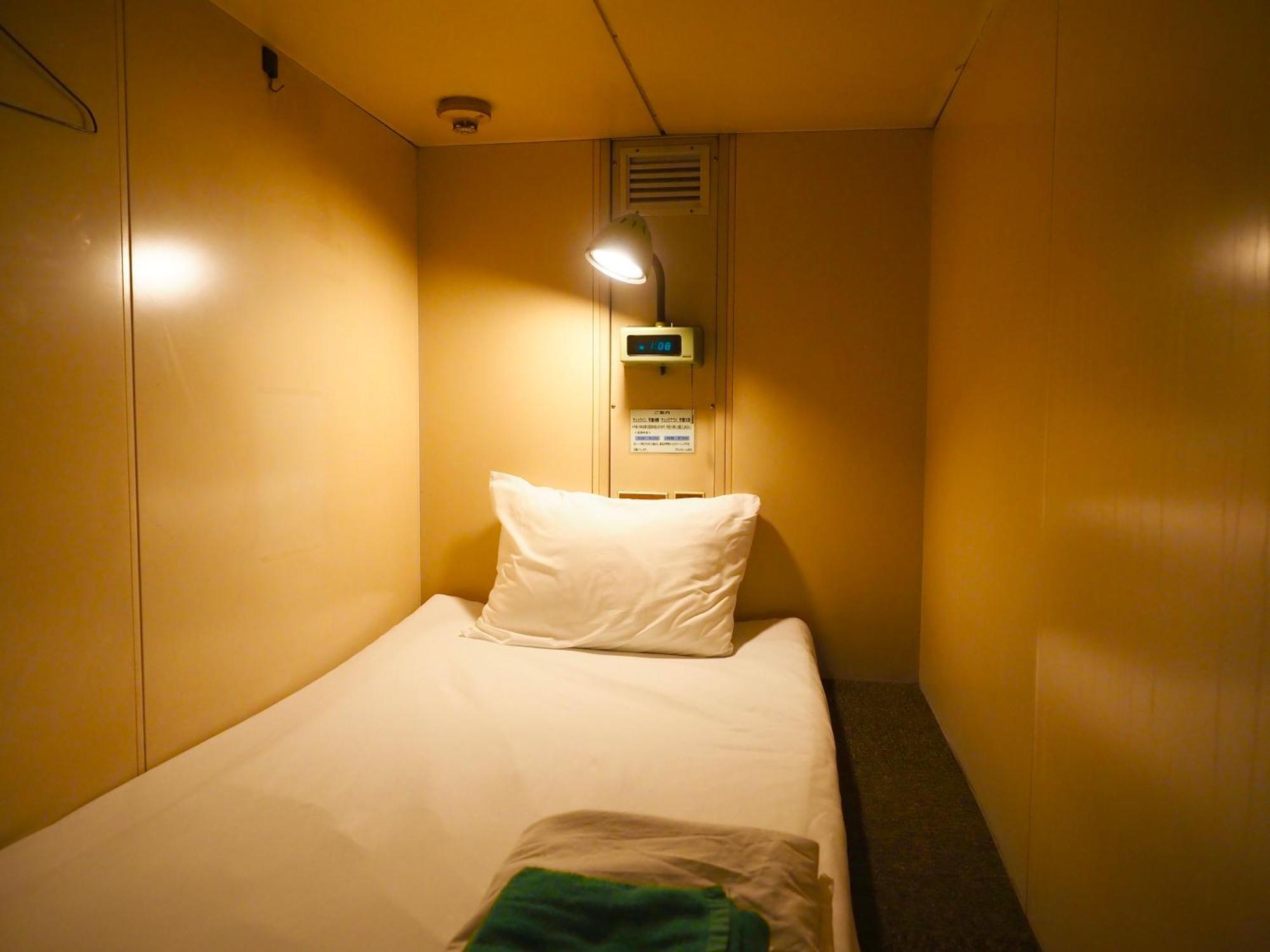 Capsule Hotel Block Room Токио Экстерьер фото