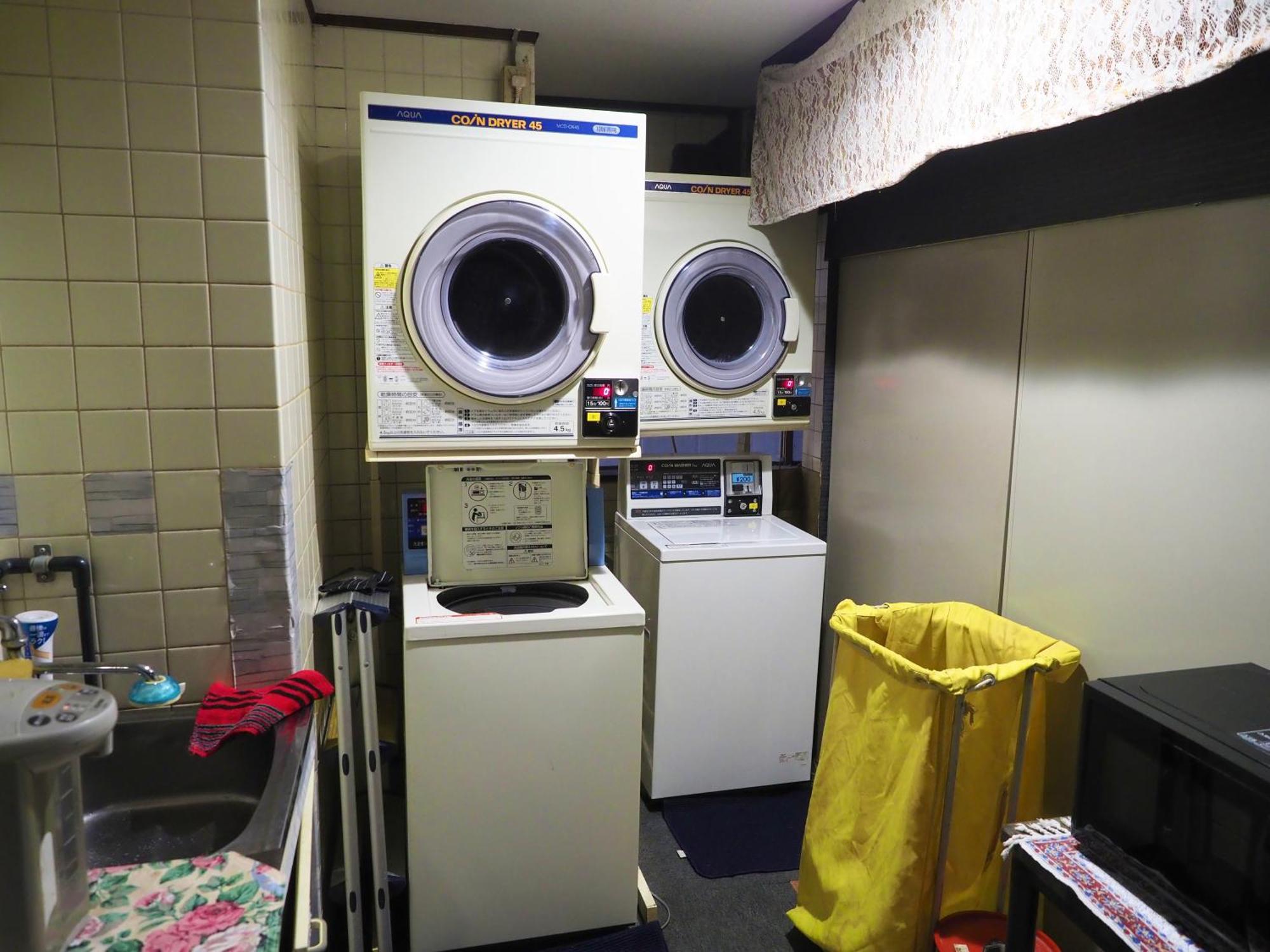 Capsule Hotel Block Room Токио Экстерьер фото