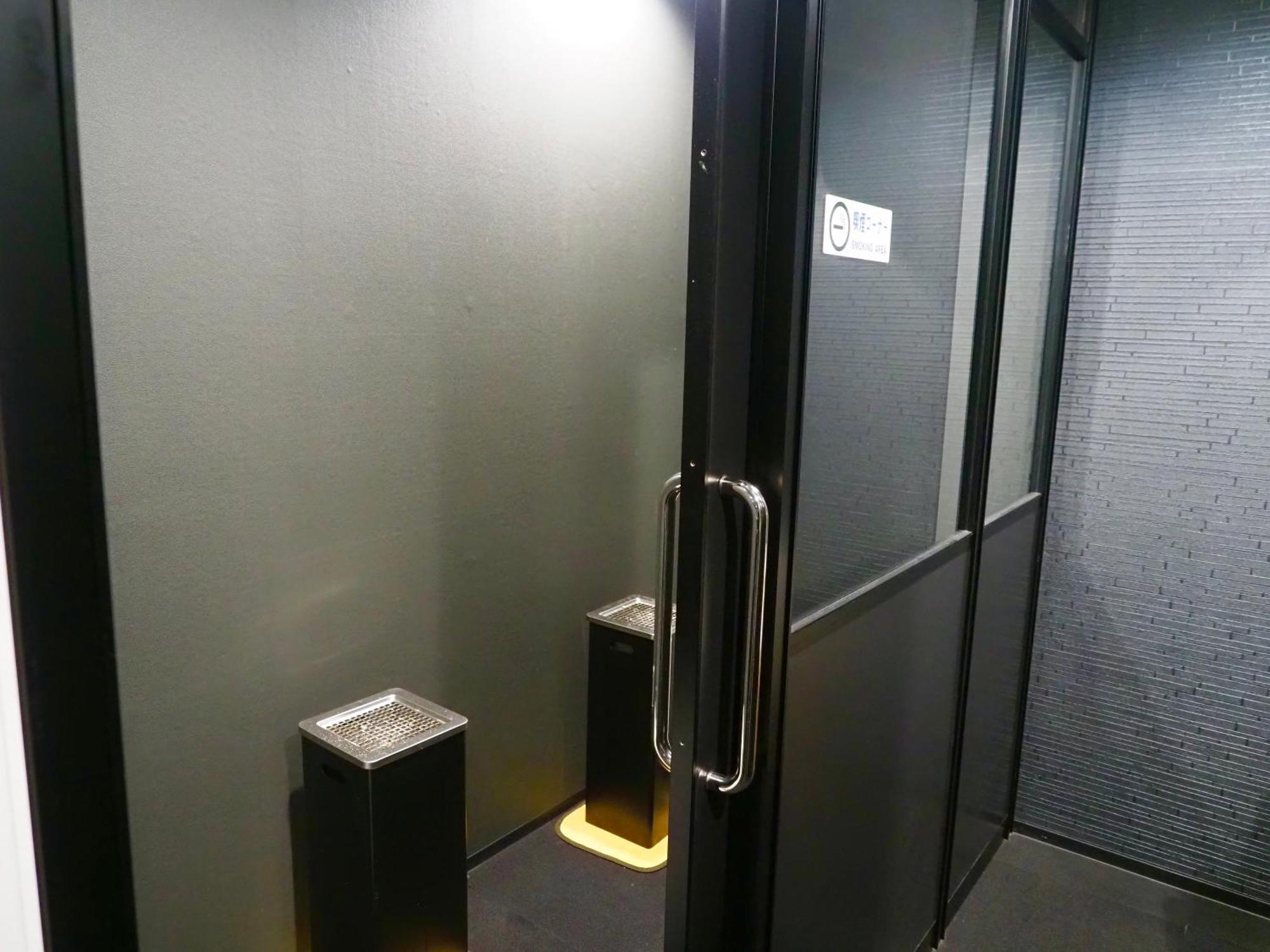Capsule Hotel Block Room Токио Экстерьер фото