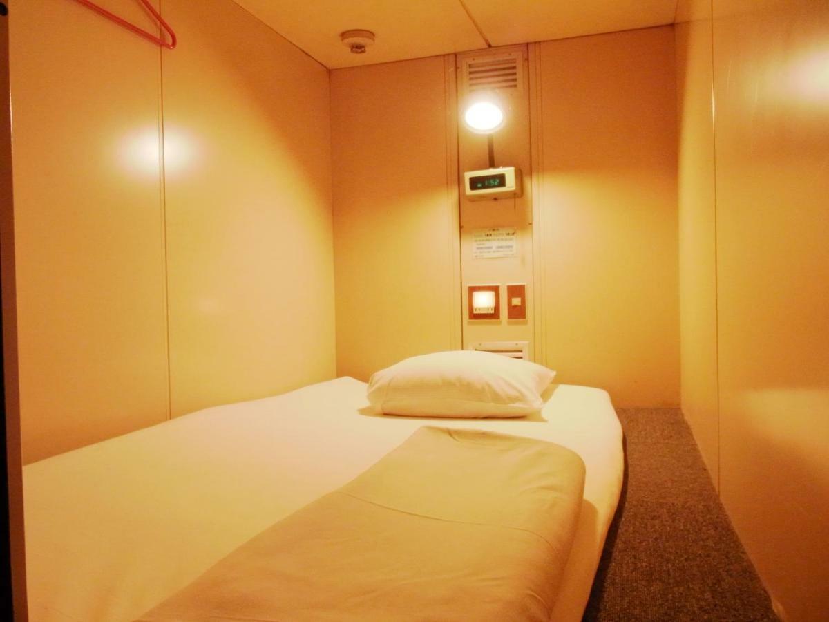 Capsule Hotel Block Room Токио Экстерьер фото
