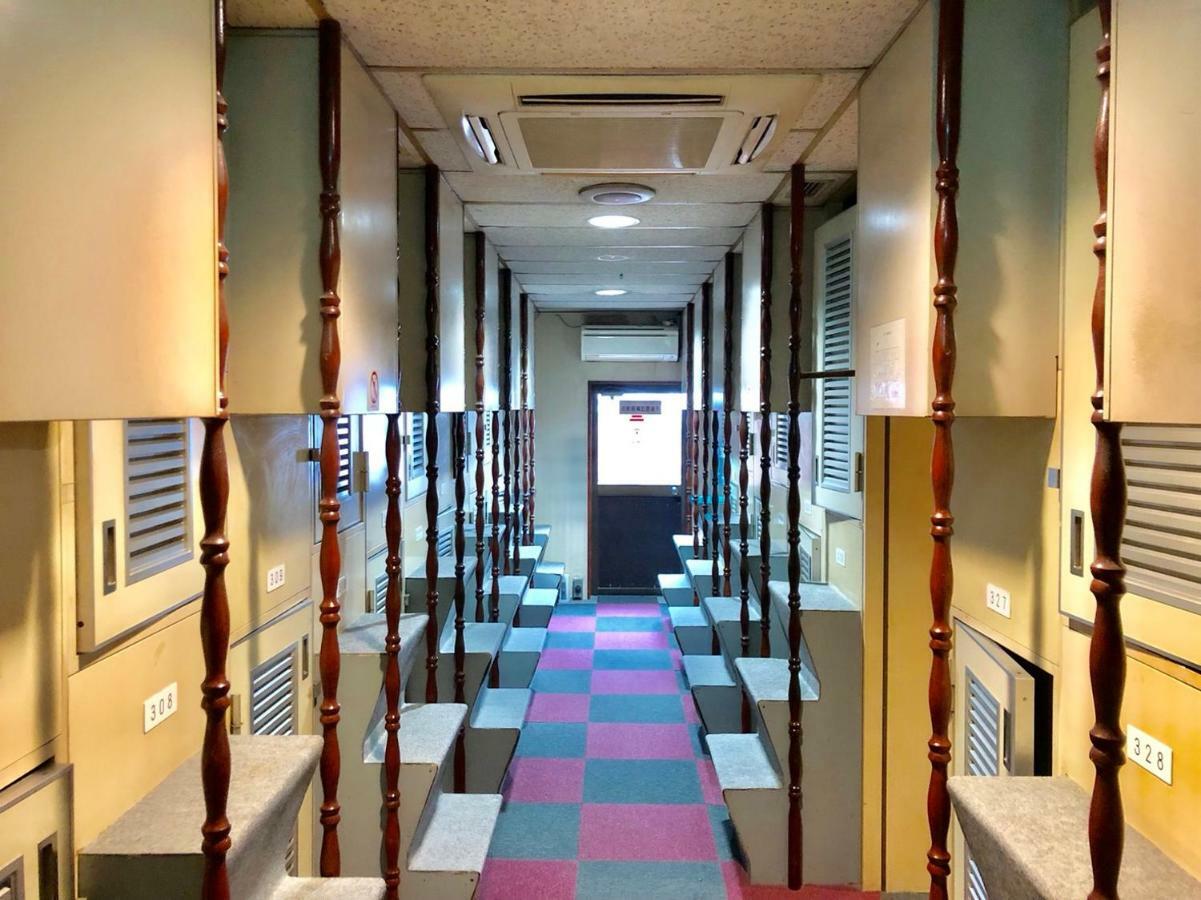 Capsule Hotel Block Room Токио Экстерьер фото