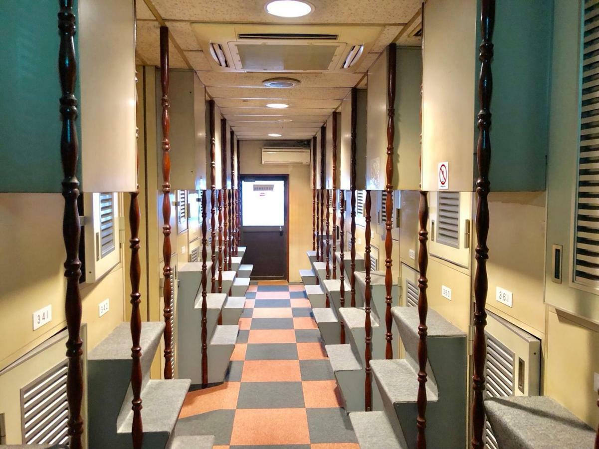 Capsule Hotel Block Room Токио Экстерьер фото