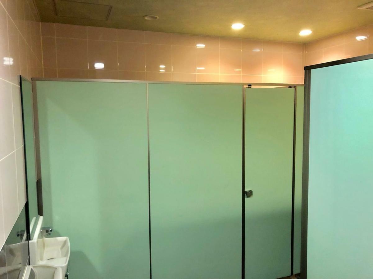Capsule Hotel Block Room Токио Экстерьер фото