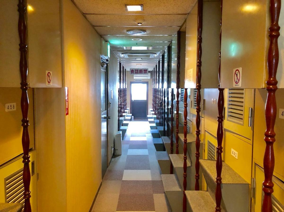 Capsule Hotel Block Room Токио Экстерьер фото